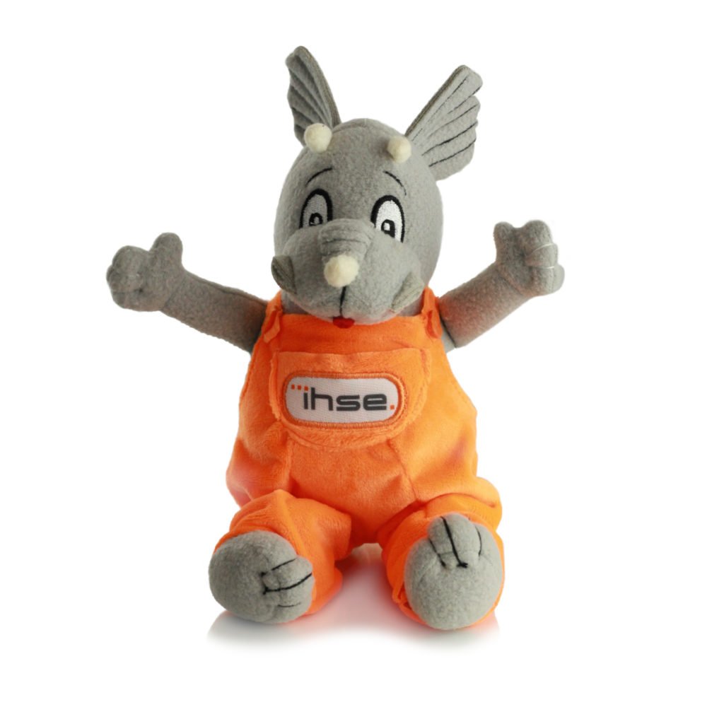 drache_grau_sitzend_vorne