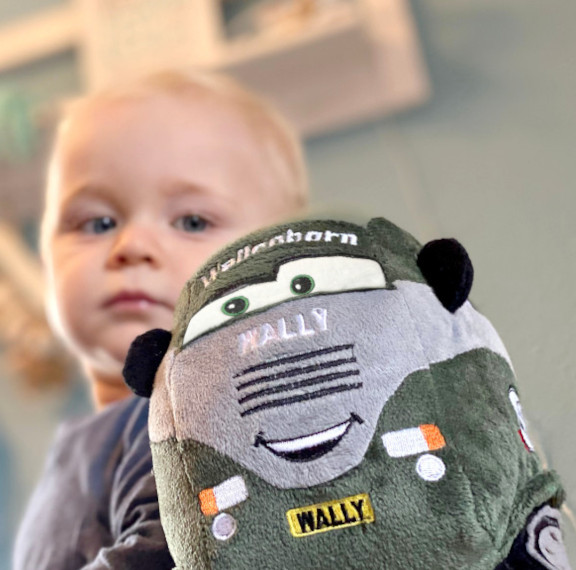Baby mit LKW Wally